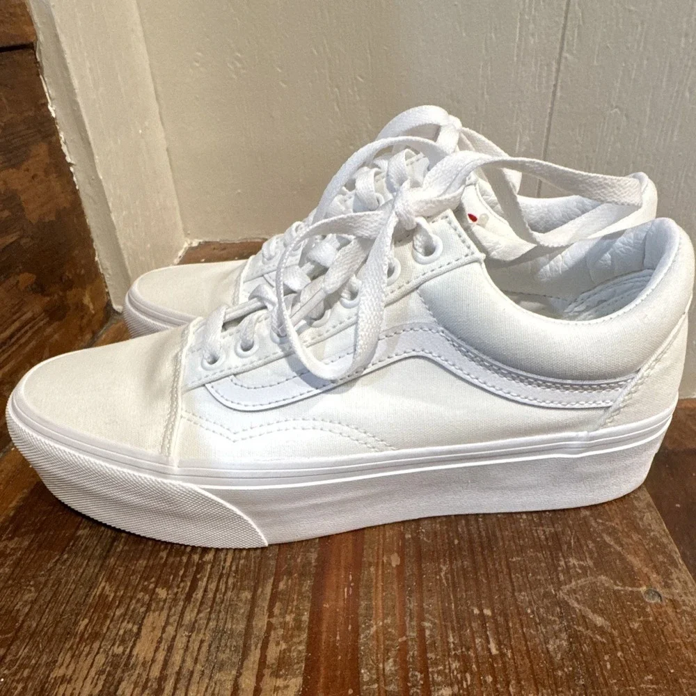 VANS Old Skool White Low Top Lace Up Men's Sz 6.5 Women's Sz 8  Sneaker NWOB